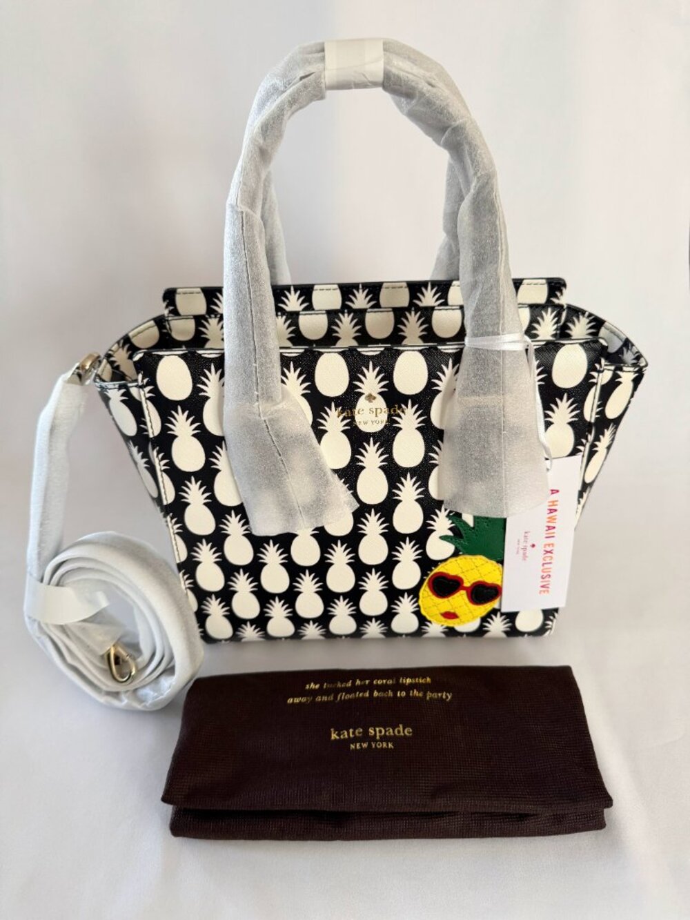New w/ Tags kate spade Cedar Street Pineapples Small Hayden Tote, Navy & White